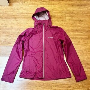 Columbia Hooded Full Zip Rain Wind Jacket in Maroon purple. Women's Medium